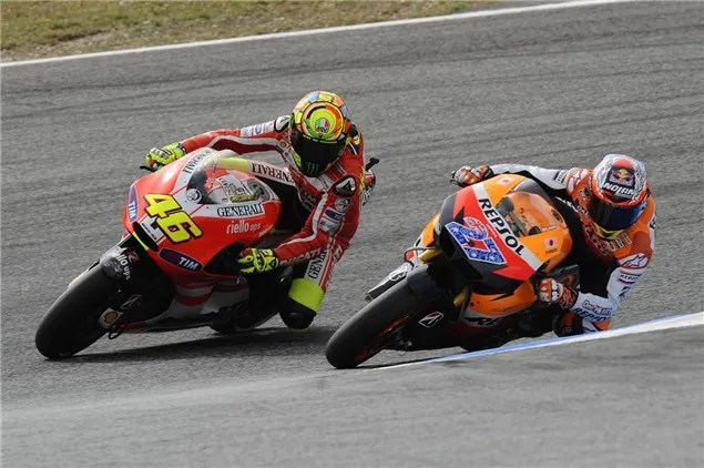 Rossi vs Stoner. The battle continues... | Visordown