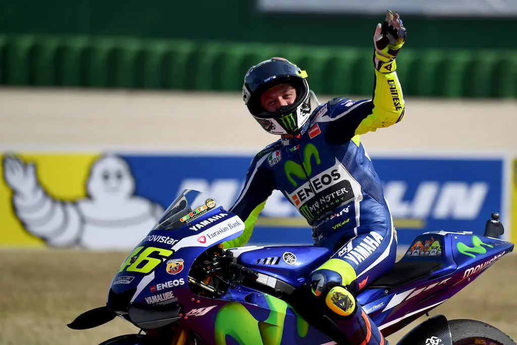 Huyền thoại đua xe mô tô Valentino Rossi tuyên bố giã từ sự nghiệp