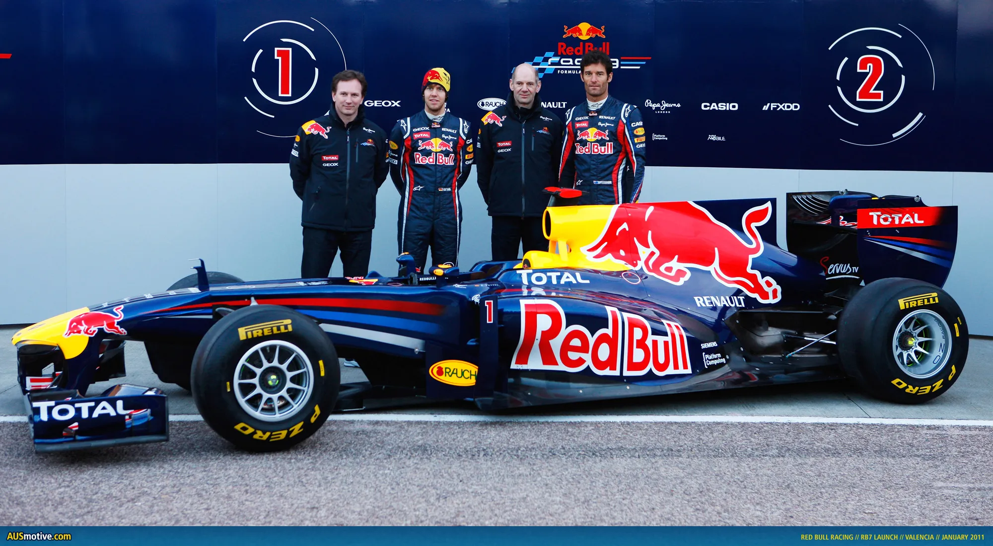 Redbull quẩy tung Mỹ Đình với siêu xe đua F1 RB7 - CafeAuto.Vn