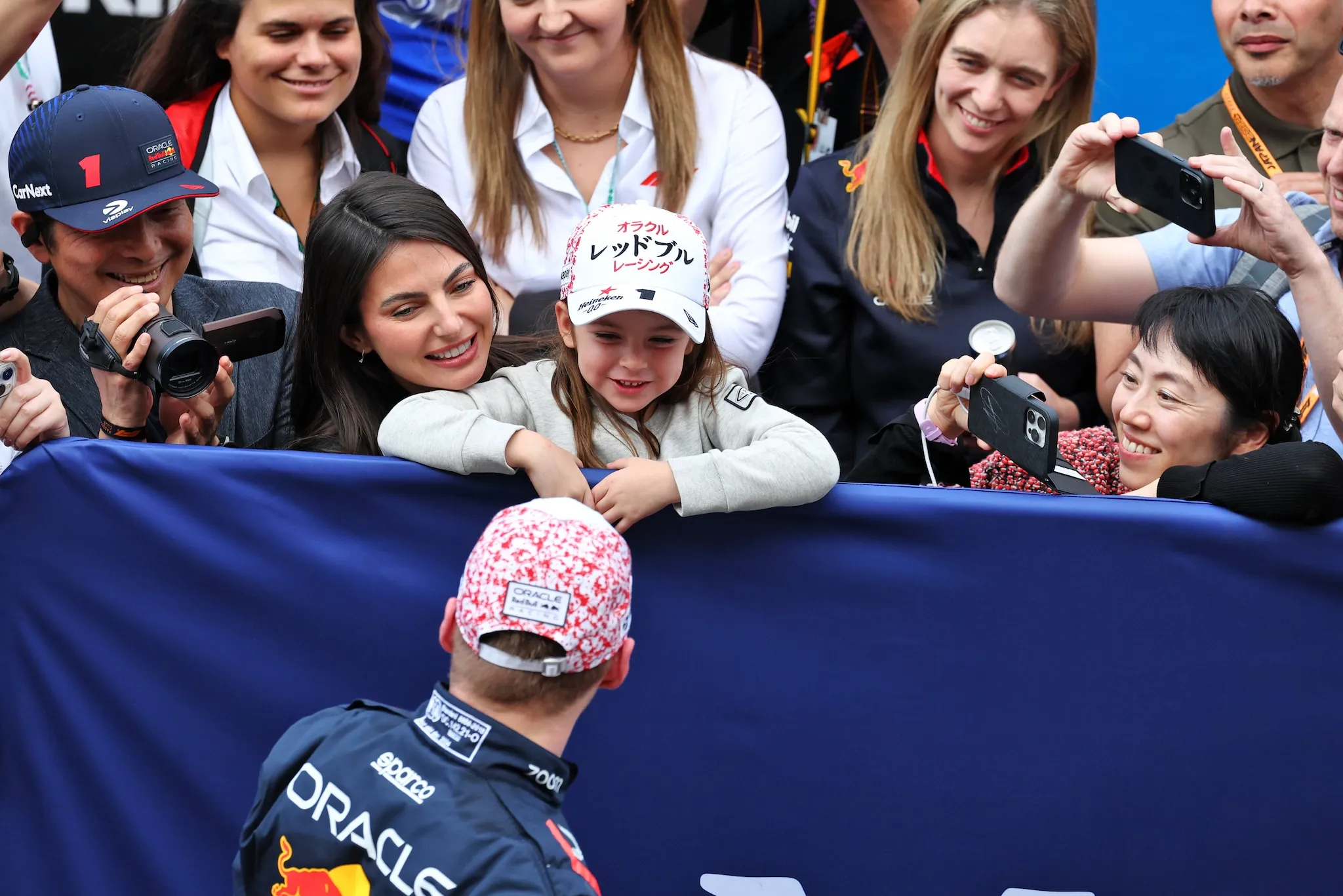 Waar was Max Verstappen tijdens de luxe verjaardag van Bonusdochter?