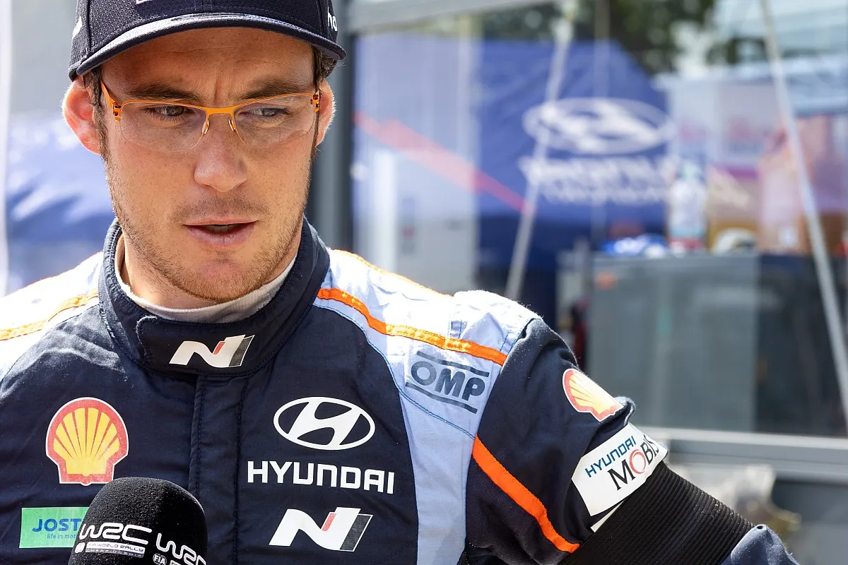 Neuville: "Il WRC sta toccando il fondo. Serve cambiare qualcosa"